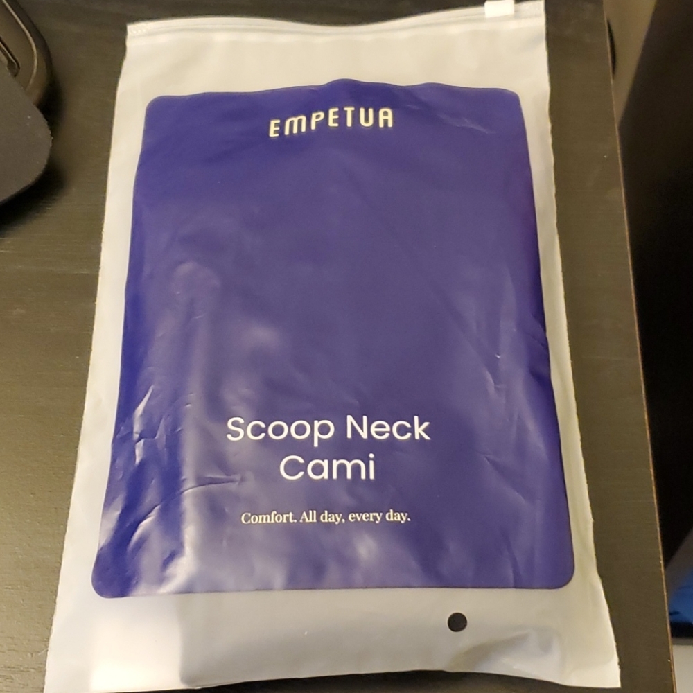 Scoop neck cami
